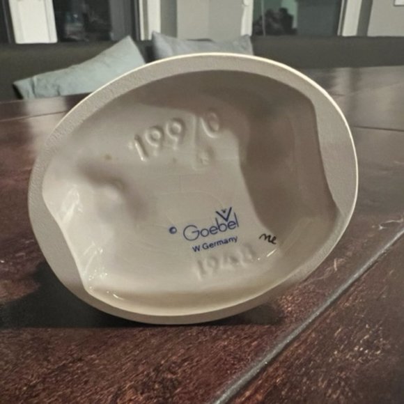 Goebel Hummel Figurine 'Feeding Time' 199/0 Girl with Chickens West Germany - Picture 11 of 11